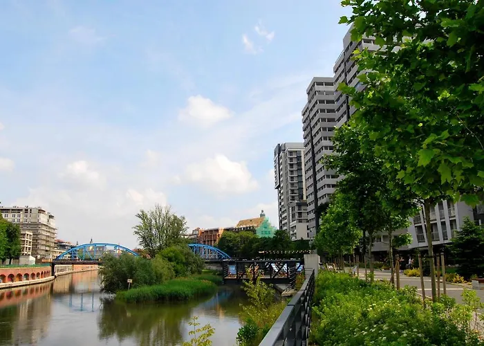 Two Towers Old Town Apartments-City Center-By The River-Observation Terrance On The Roof-Free Parking