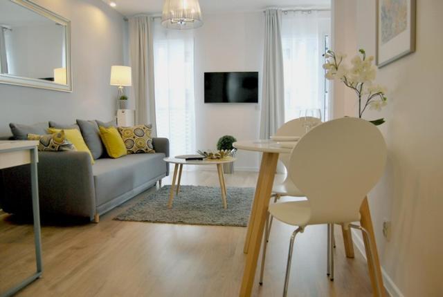 Two Towers Old Town Apartments-city Center-by The River-observation Terrance On The Roof-free Parking Apartmán *