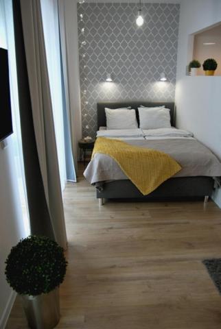 Apartment Two Towers Riverside: Old Town Rooftop Retreat