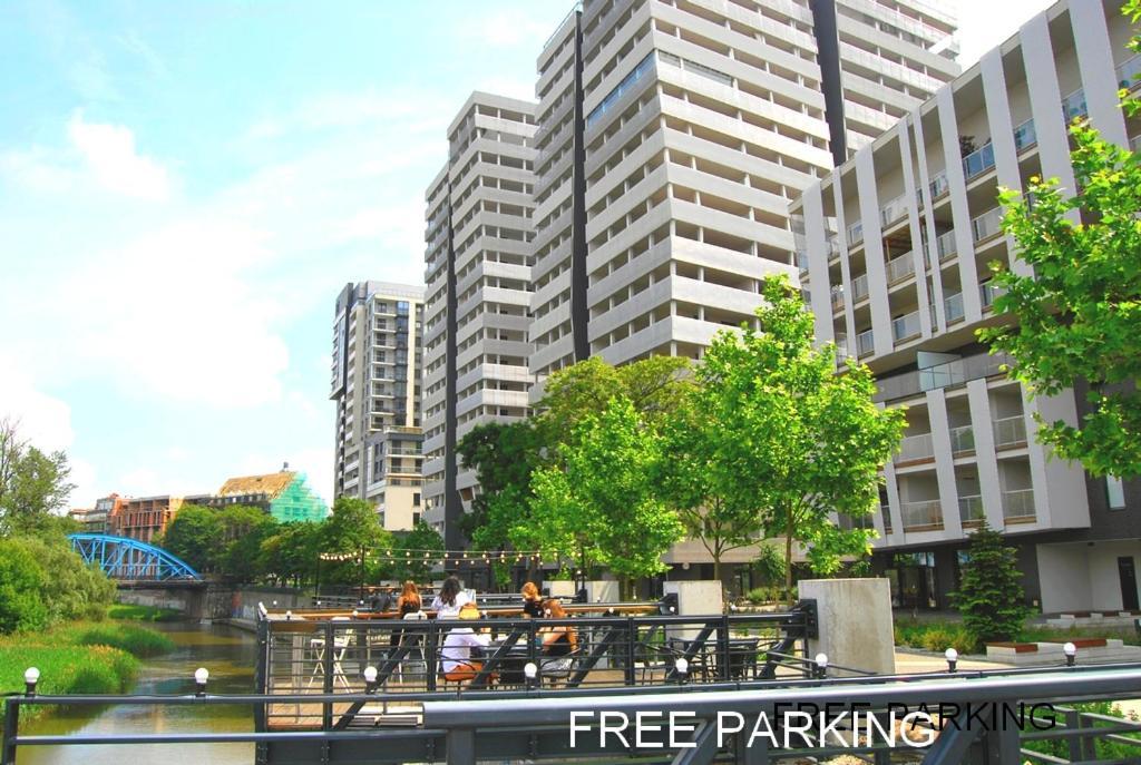 Two Towers Old Town Apartments-city Center-by The River-observation Terrance On The Roof-free Parking Apartmán